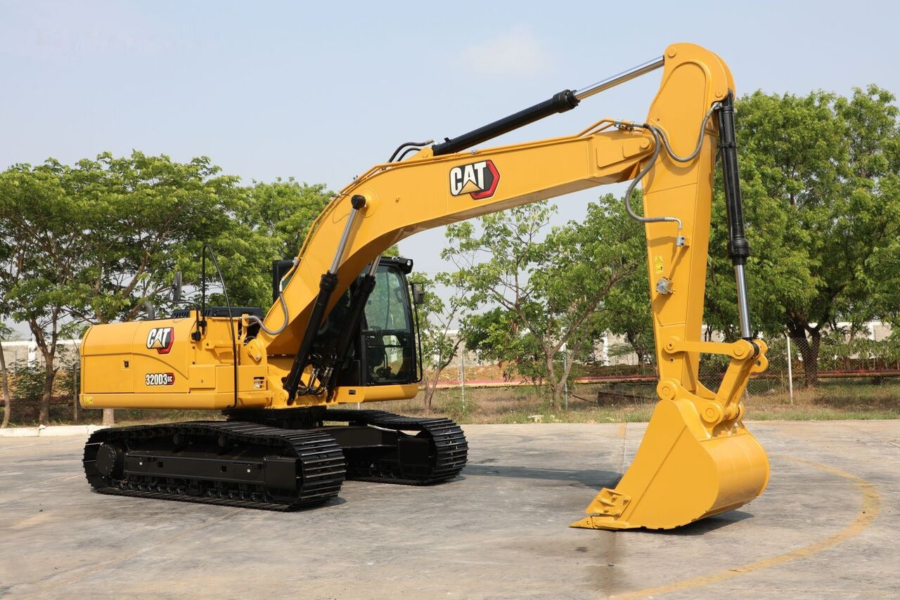 CAT 320 w/Thumb