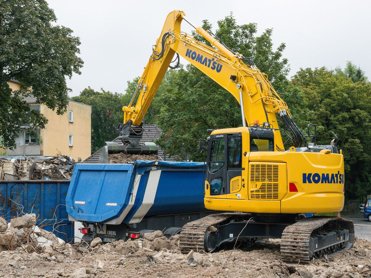 Komatsu 228